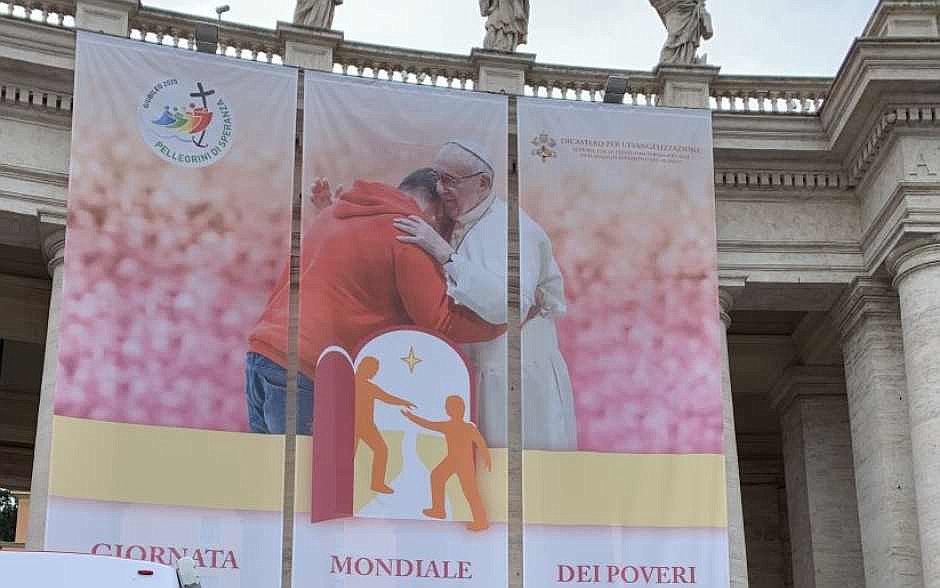 Vatican opens clinic in St. Peter's Square for World Day of the Poor