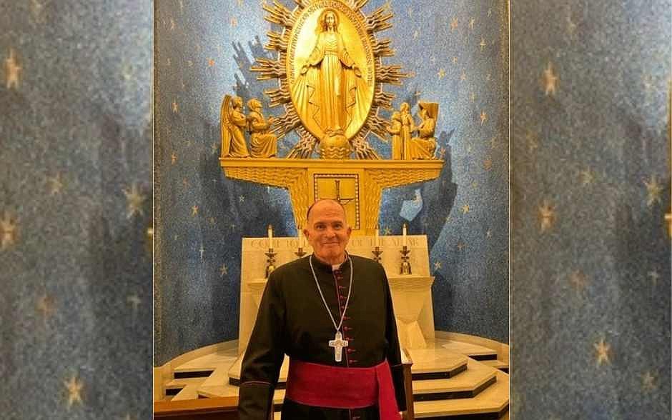 Bishop O'Connell visits the Vincentian Chapel of the  Miraculous Medal