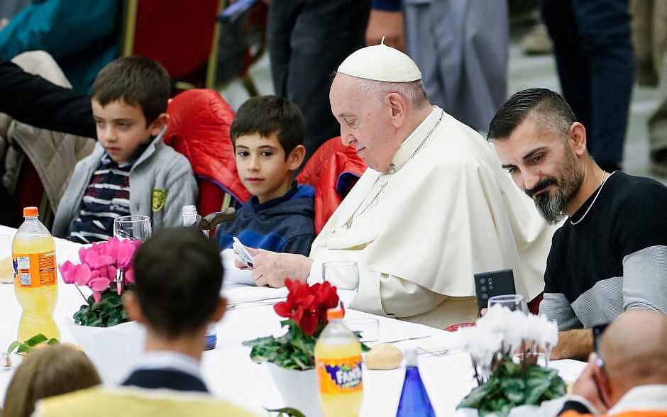 Papa: Amen a Dios amando a los pobres