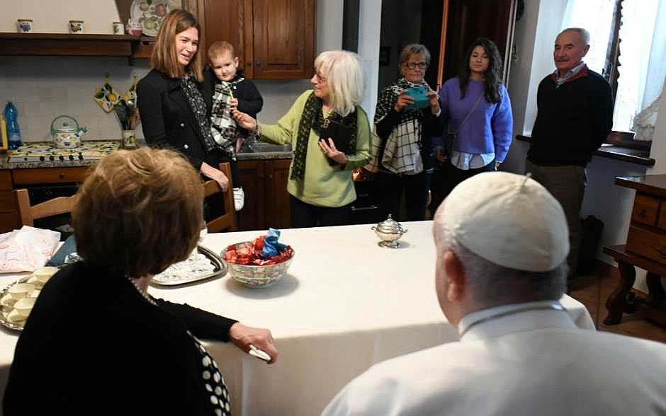 Visitando a su familia, el Papa celebra la fiesta de Cristo Rey