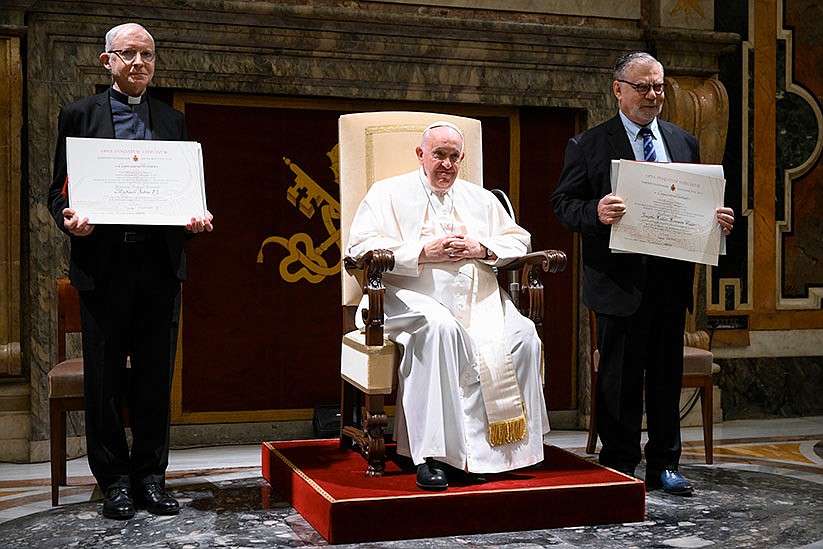 Pope pays tribute to predecessor, honors Ratzinger Prize winners