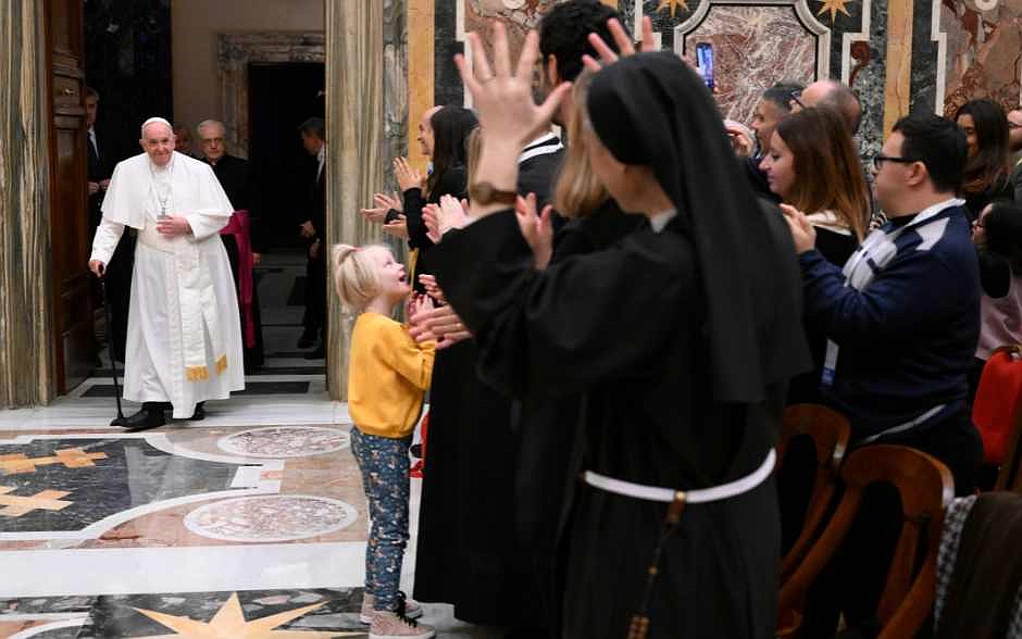 Papa: Incluir a personas con discapacidades significa valorarlas  ?