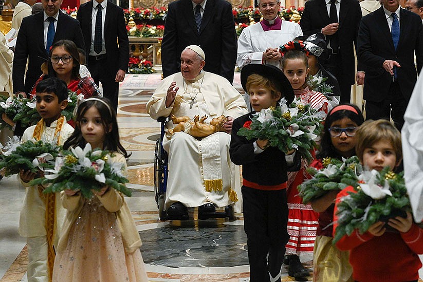 Bring hope to others, justice for the poor, Pope says at Christmas Mass