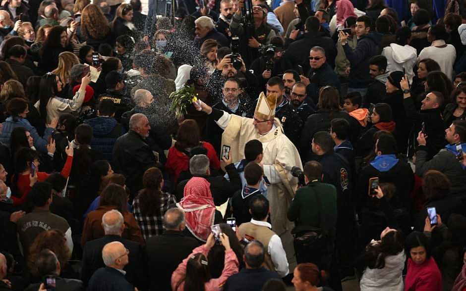 Miles se reúnen en el lugar del bautismo de Jesús para una Misa especial en el Jordán