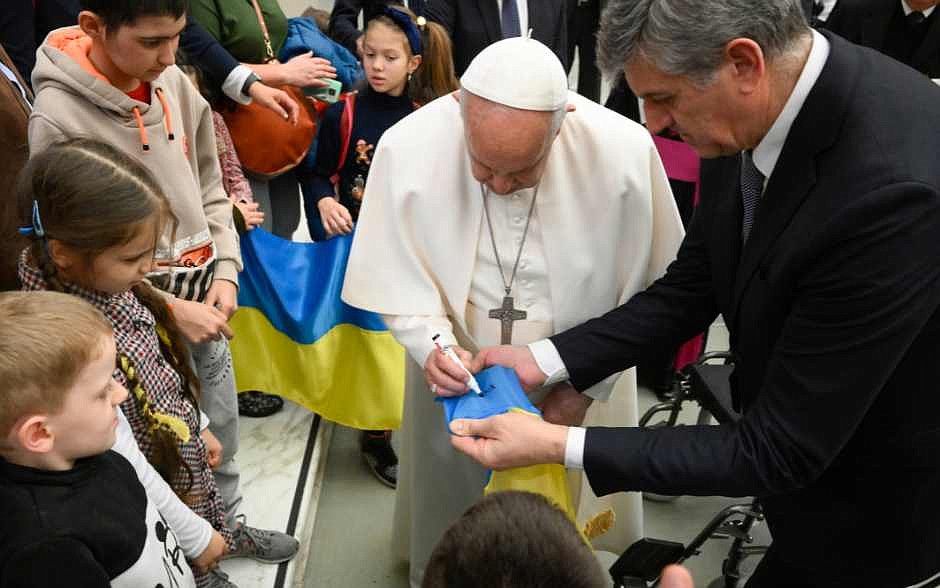 El Papa conmemora el aniversario de la "absurda y cruel" guerra de Rusia contra Ucrania