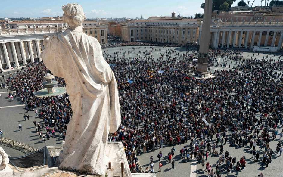 Recordando un naufragio mortal, el Papa reza para acabar con la trata de seres humanos