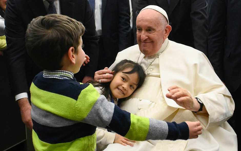 Welcoming migrants, refugees is first step toward peace, Pope says