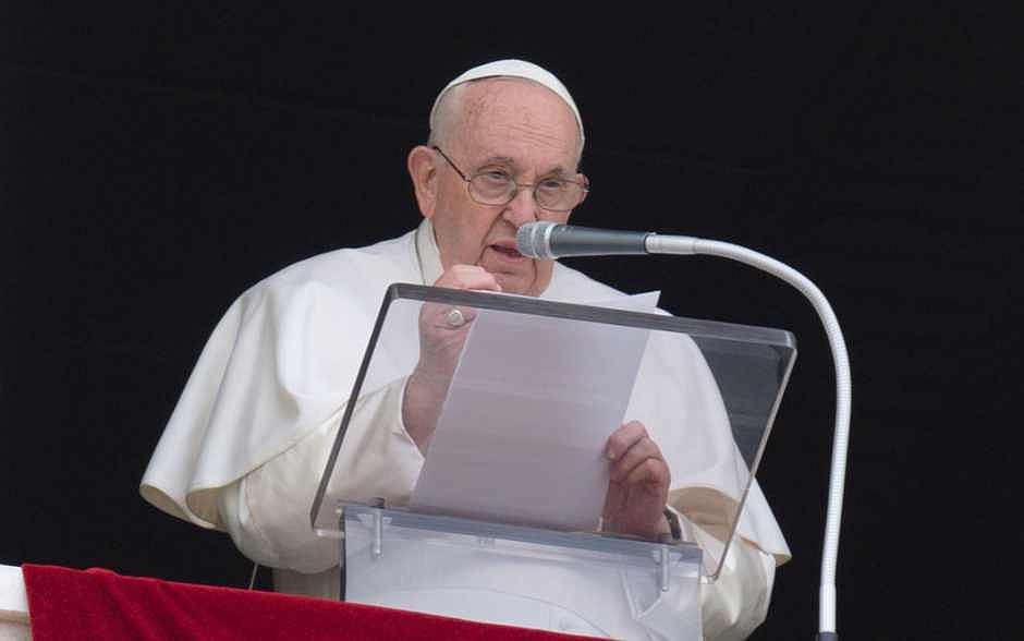 Do not be afraid to be a witness to God's love, Pope says
