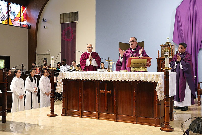 During Lenten Mass in St. Veronica Church, Bishop shares insight on Jesus’ humanity