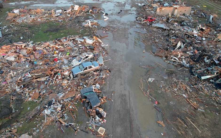  'Oremos para que la mano de Dios' esté sobre Mississippi: un tornado devastador mata y hiere a decenas de personas 