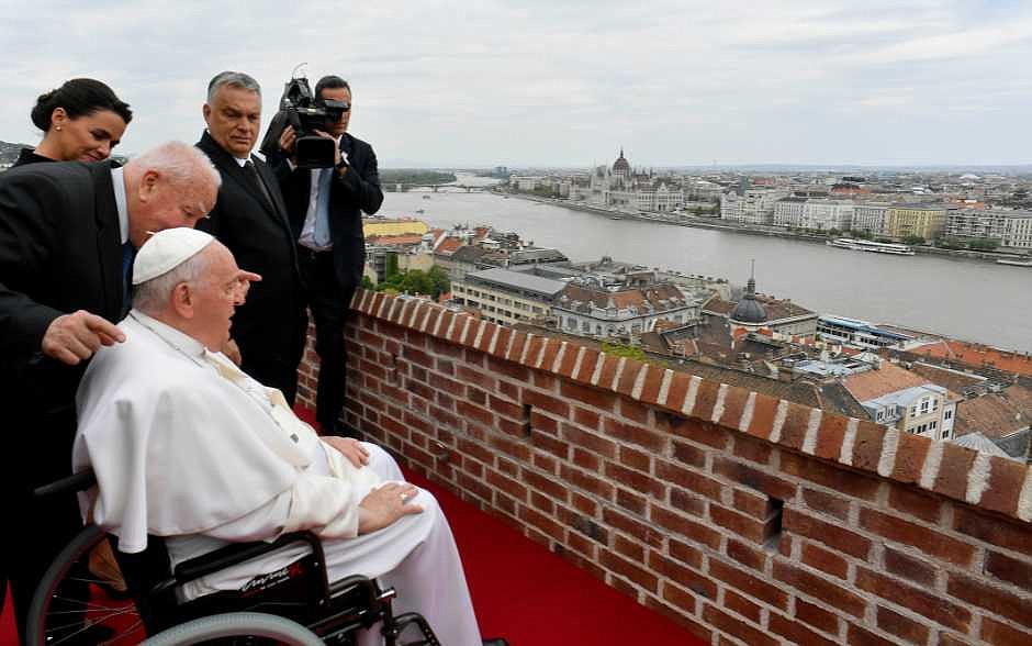 Las fronteras deben ser puntos de contacto, no de separación, dice el Papa en Hungría