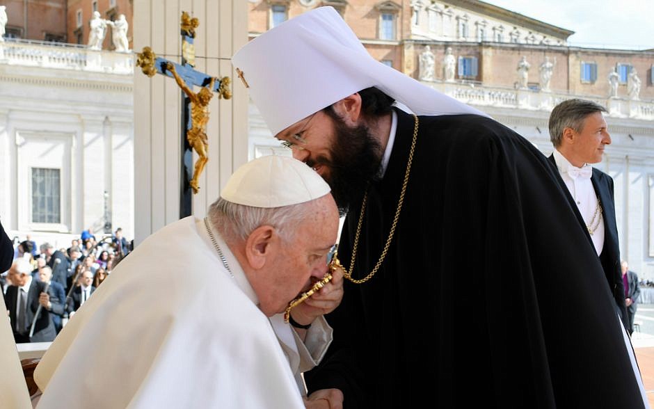 After praying for peace in Ukraine, Pope greets Russian Orthodox official