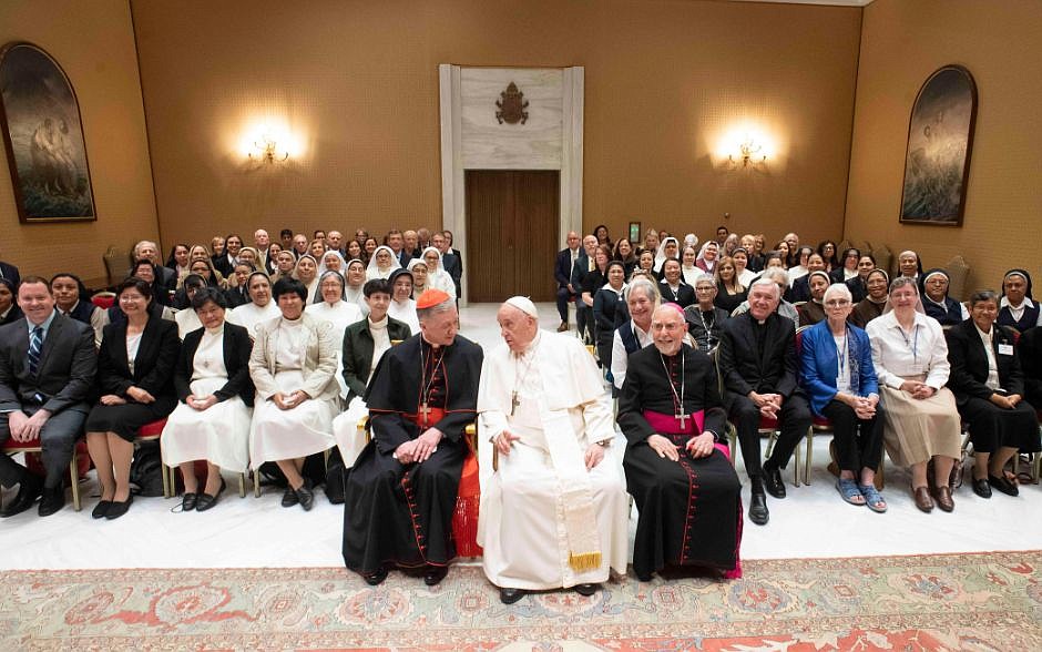 Dar voz a los sin voz resalta la dignidad que Dios les ha dado, dice el Papa