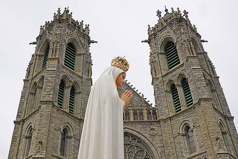 Faithful join in Our Lady of Fatima procession through Newark on her feast day