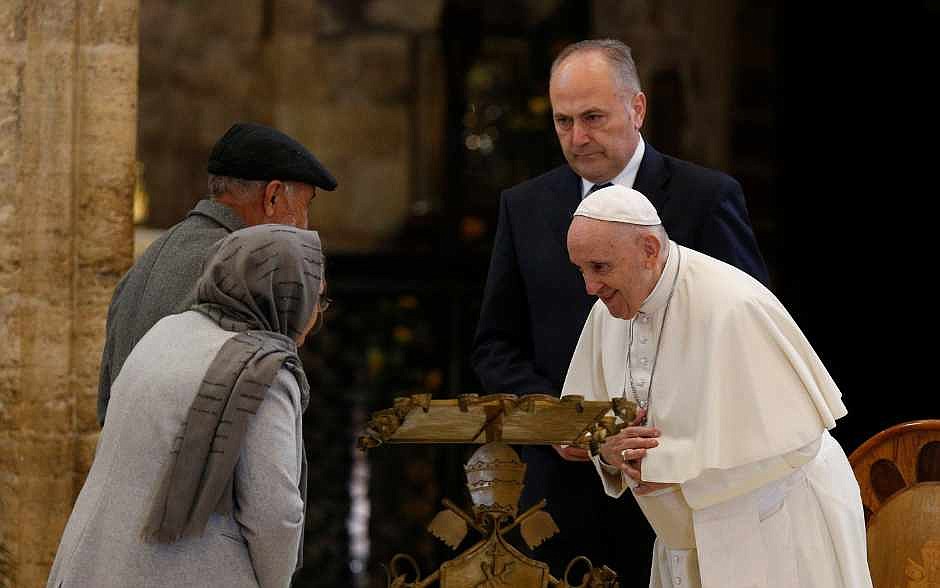 En la Jornada Mundial de los Pobres, sean pobres como aquellos a quienes sirven, dice el Papa