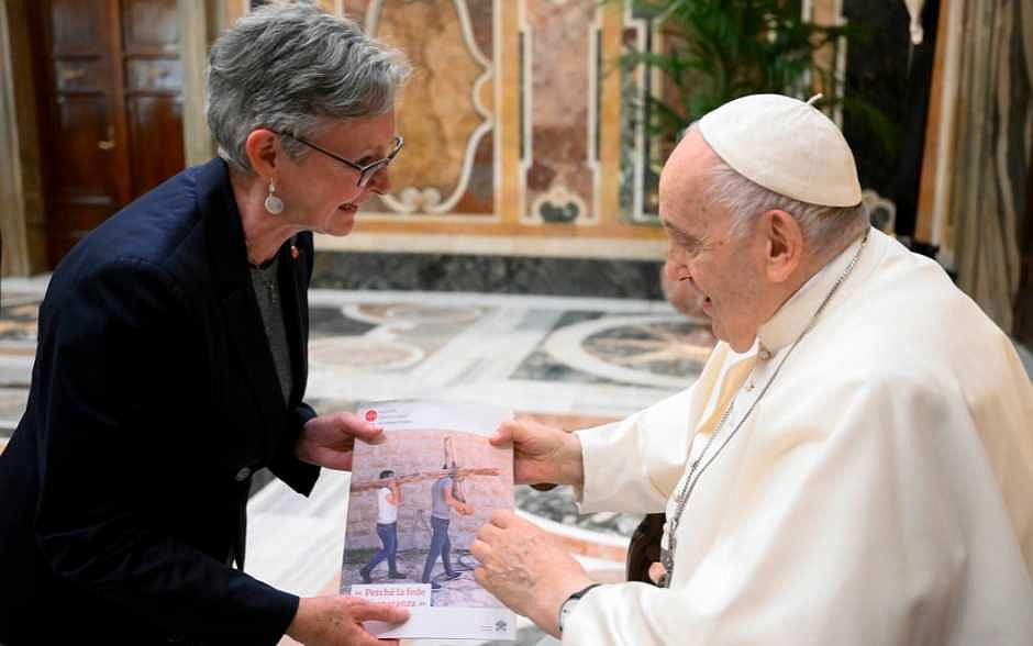 Encuentren la autenticidad en la caridad, dice el Papa a los jóvenes