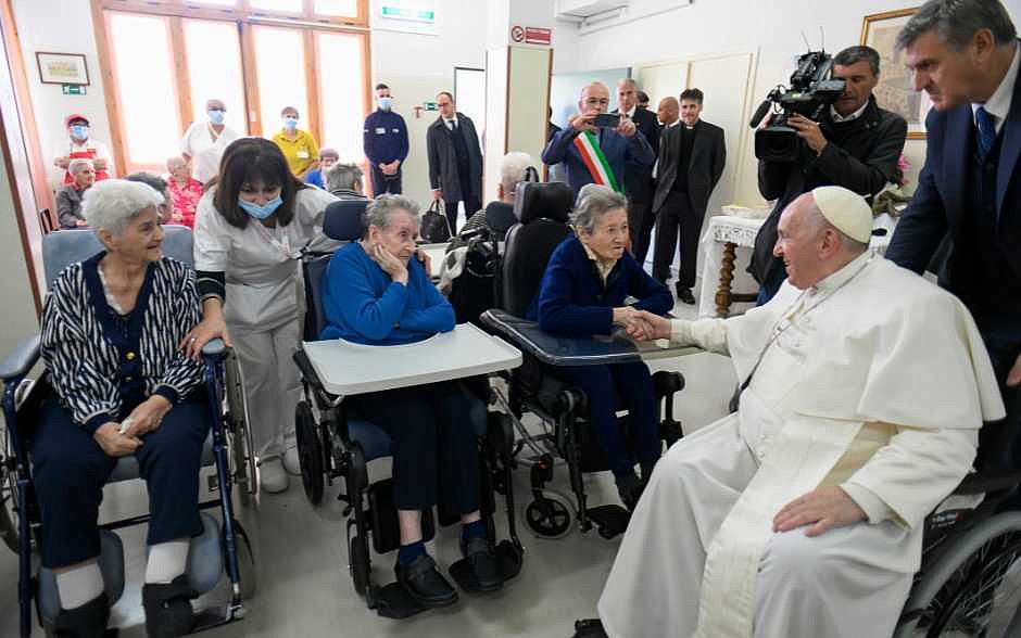 El Vaticano ofrece indulgencia plenaria por visitar a ancianos y celebrar el día de los abuelos